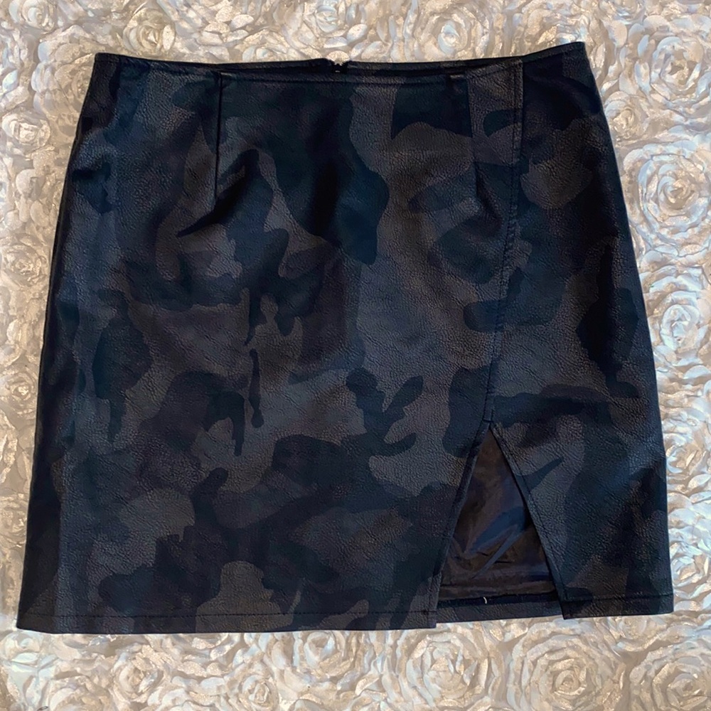 . New Just-One camo faux leather skirt size large